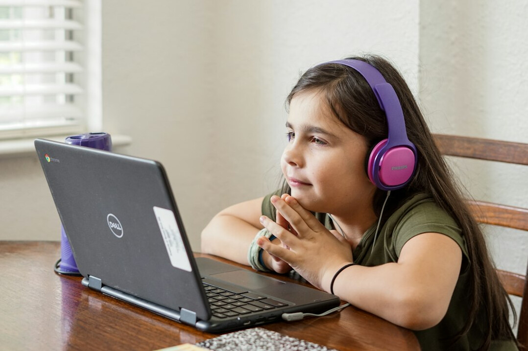 student learning coding in native language